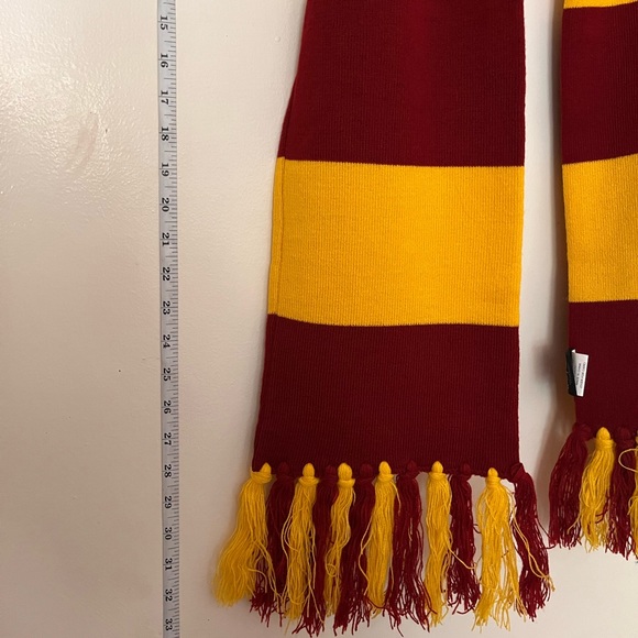 Gryffindor Harry Potter Scarf - Picture 2 of 6